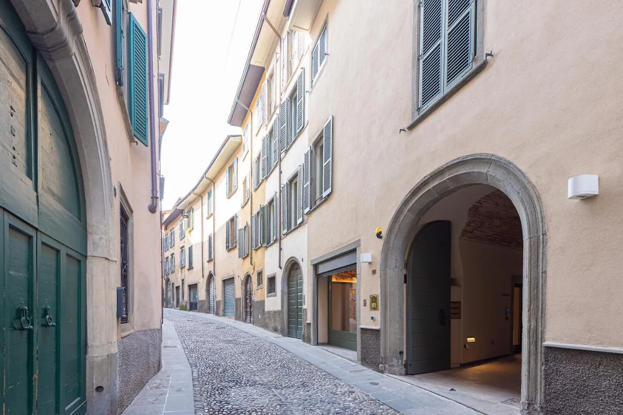 Rego Apartments - Boutique Aparthotel With Some Off-Site Apartments In A Charming Historic District Close To Upper Town Bergamo