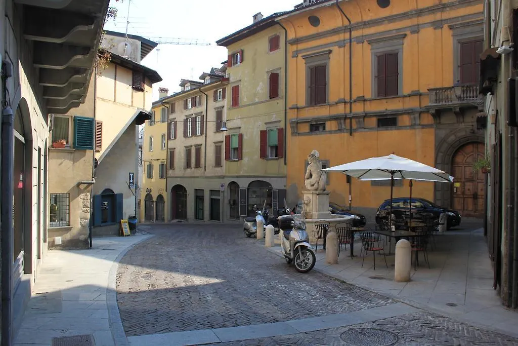 Rego Apartments - Boutique Aparthotel With Some Off-Site Apartments In A Charming Historic District Close To Upper Town Bergamo