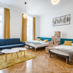 bpr-stylish-vaga-bond-apartment-with-ac.inbudapesthotels.com/