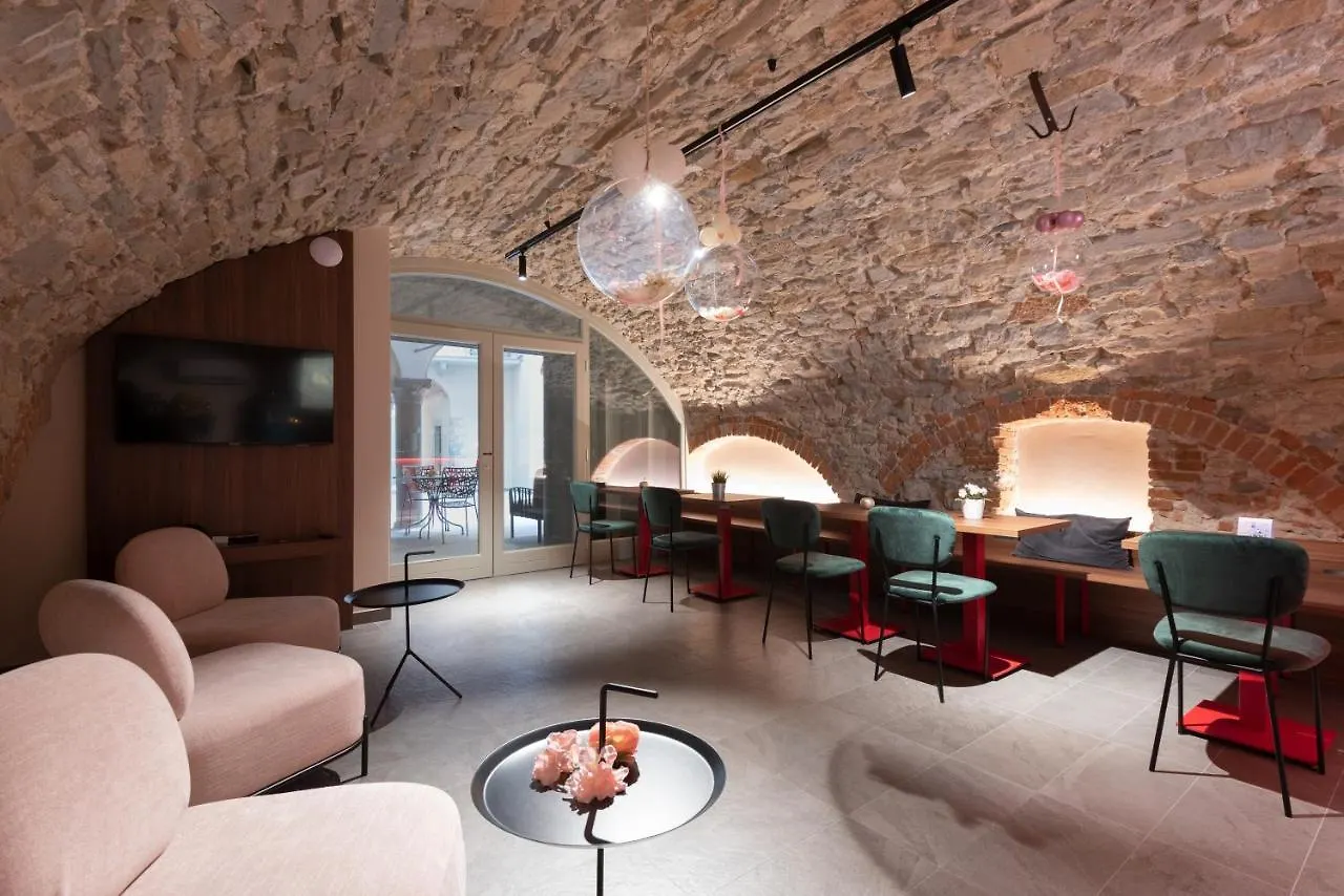 Rego Apartments - Boutique Aparthotel With Some Off-Site Apartments In A Charming Historic District Close To Upper Town Bergamo