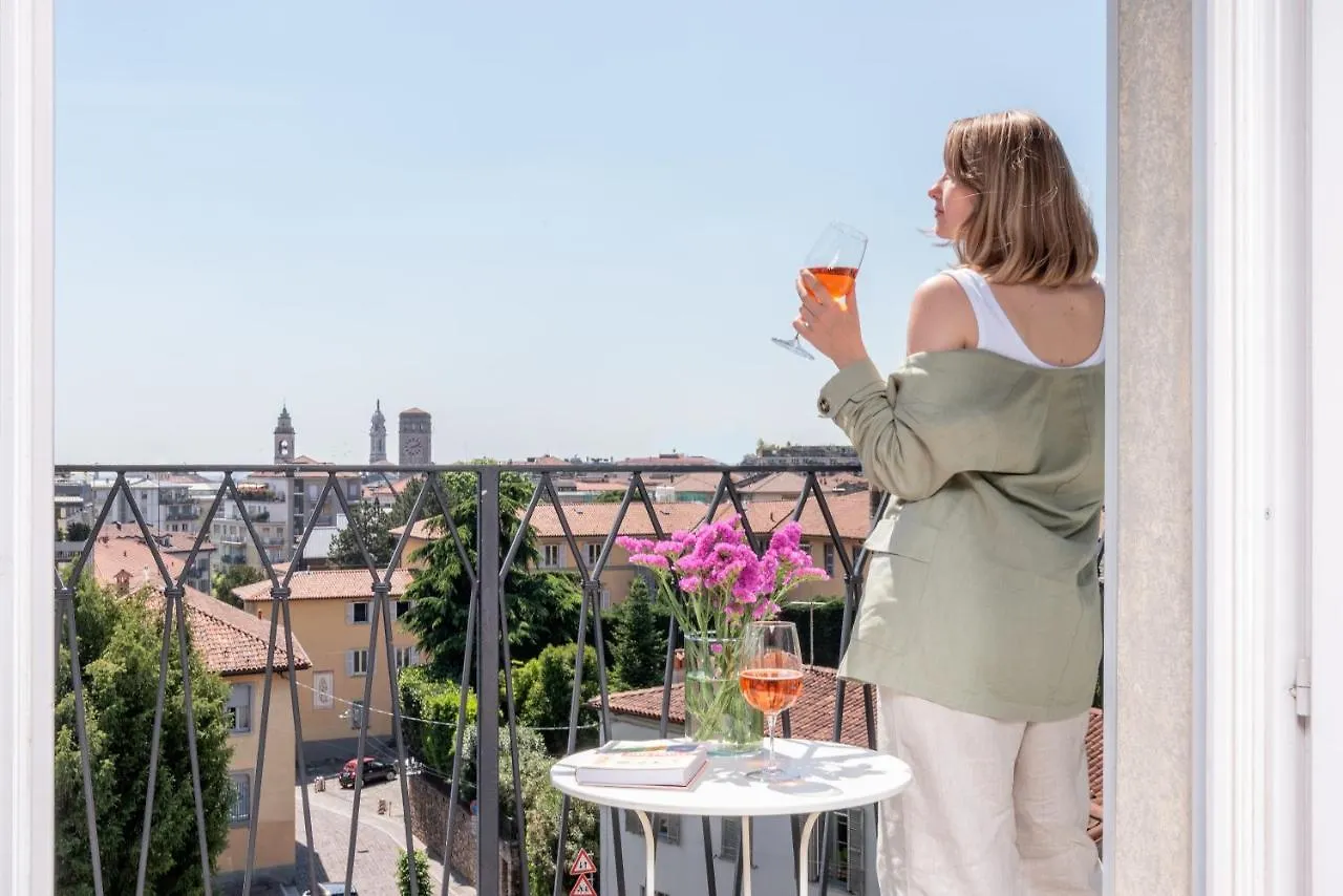 Rego Apartments - Boutique Aparthotel With Some Off-Site Apartments In A Charming Historic District Close To Upper Town Bergamo 0*,  Italia