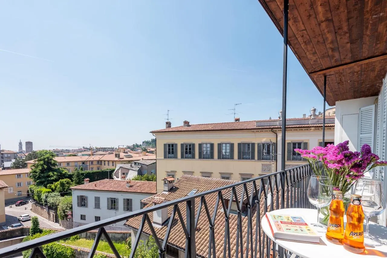 Rego Apartments - Boutique Aparthotel With Some Off-Site Apartments In A Charming Historic District Close To Upper Town Bergamo