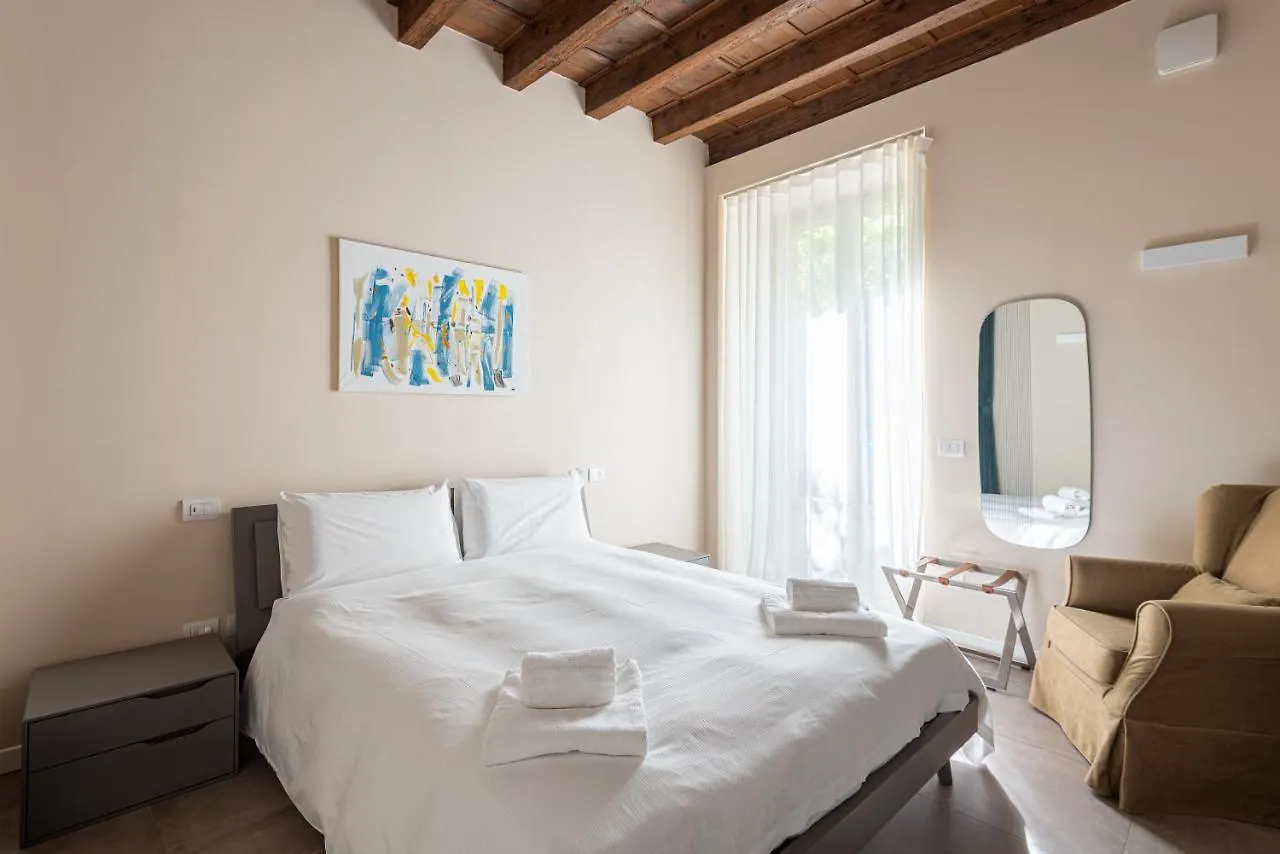 Rego Apartments - Boutique Aparthotel With Some Off-Site Apartments In A Charming Historic District Close To Upper Town Bergamo