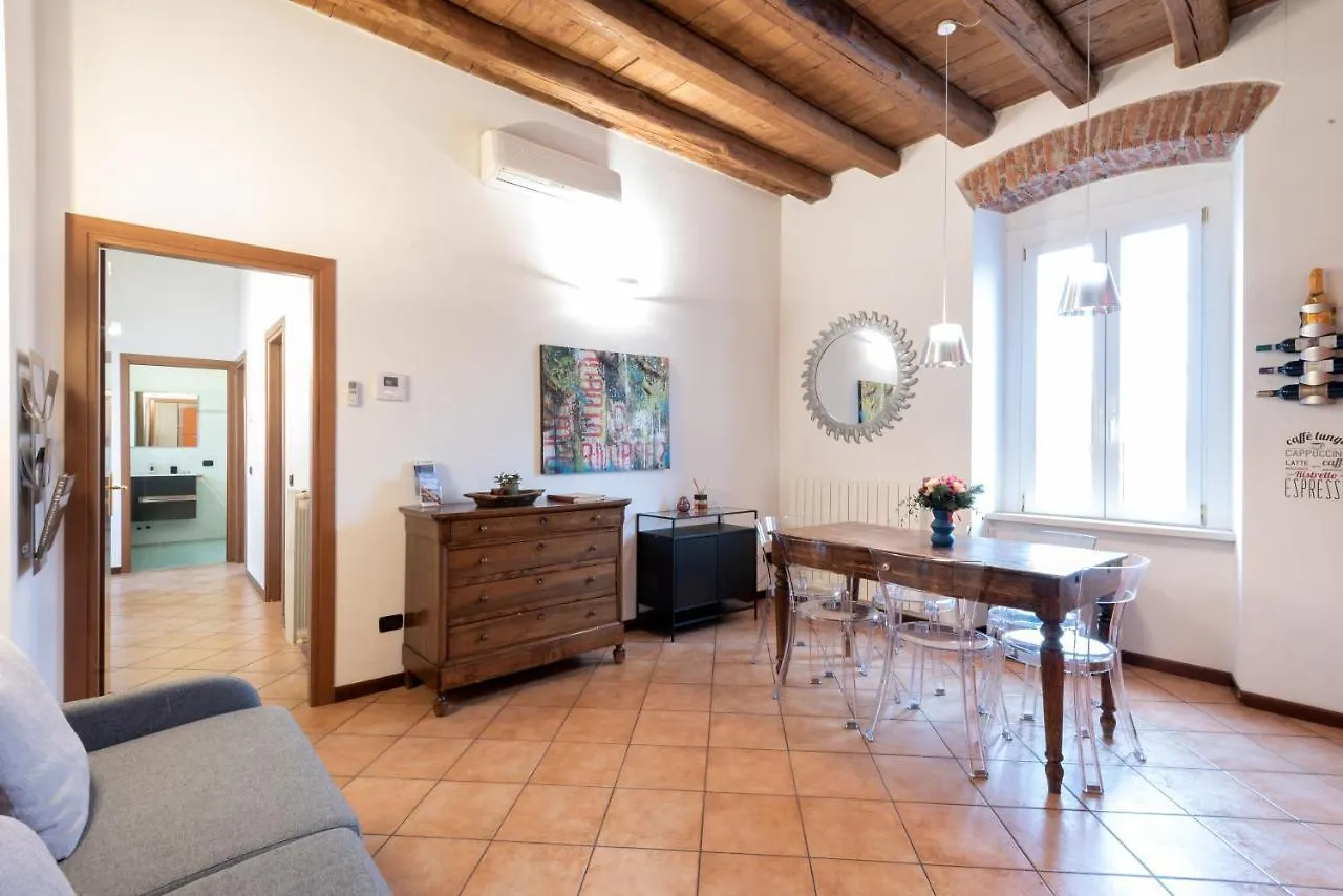 Rego Apartments - Boutique Aparthotel With Some Off-Site Apartments In A Charming Historic District Close To Upper Town Bergamo