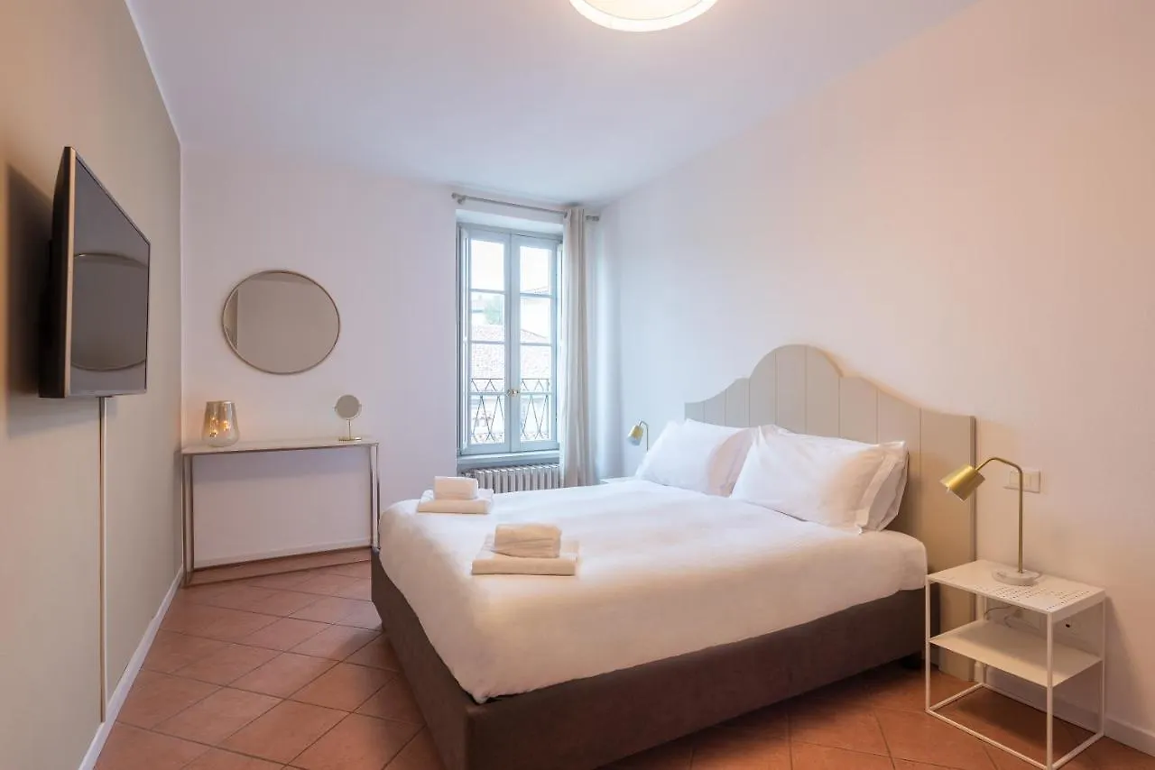 Rego Apartments - Boutique Aparthotel With Some Off-Site Apartments In A Charming Historic District Close To Upper Town Bergamo Italia