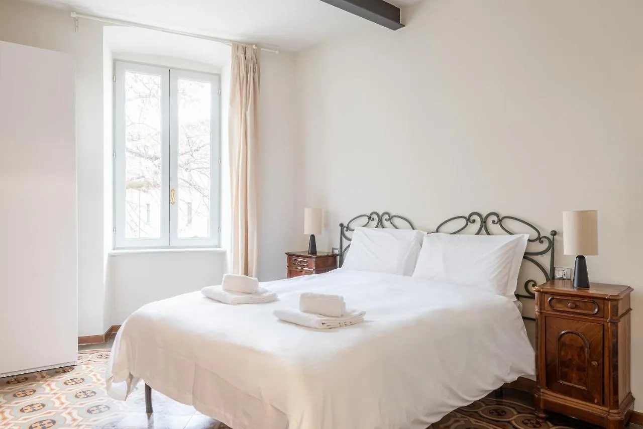 Rego Apartments - Boutique Aparthotel With Some Off-Site Apartments In A Charming Historic District Close To Upper Town Bergamo Italia