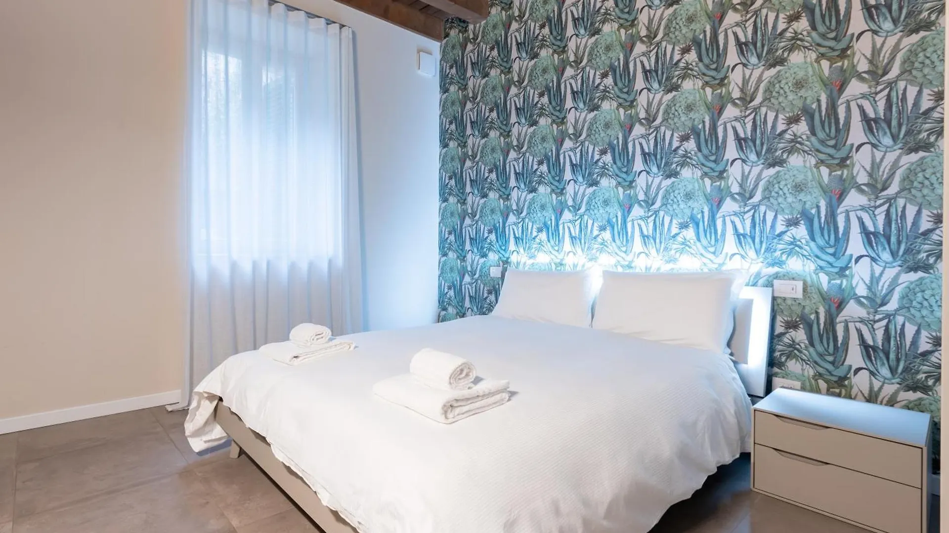 Rego Apartments - Boutique Aparthotel With Some Off-Site Apartments In A Charming Historic District Close To Upper Town Bergamo 0*,  Italia