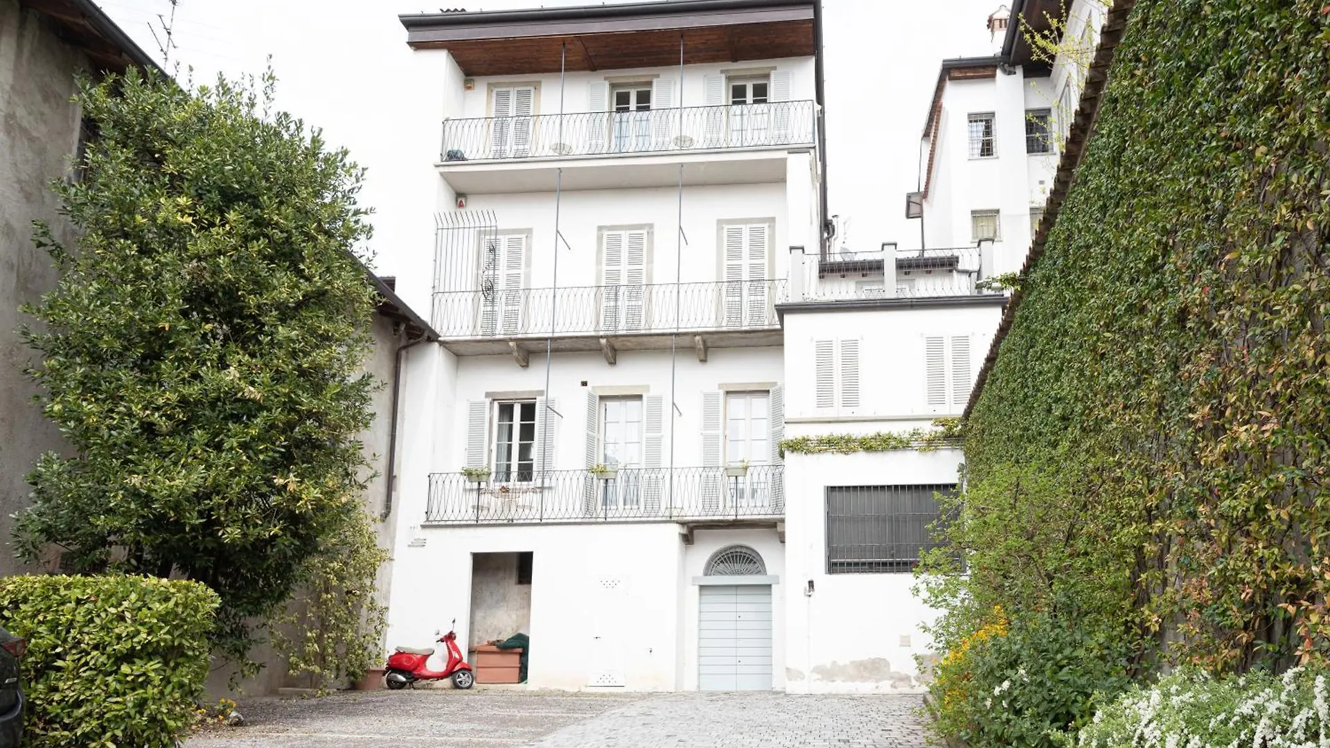 Rego Apartments - Boutique Aparthotel With Some Off-Site Apartments In A Charming Historic District Close To Upper Town Bergamo