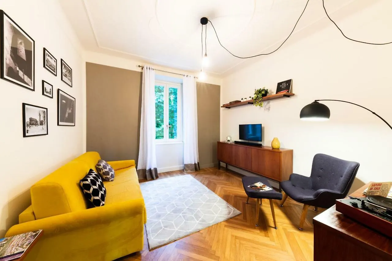 Rego Apartments - Boutique Aparthotel With Some Off-Site Apartments In A Charming Historic District Close To Upper Town Bergamo Italia